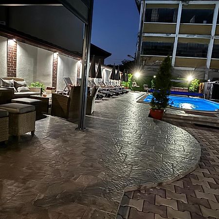 Hotel Rai トリャブナ エクステリア 写真