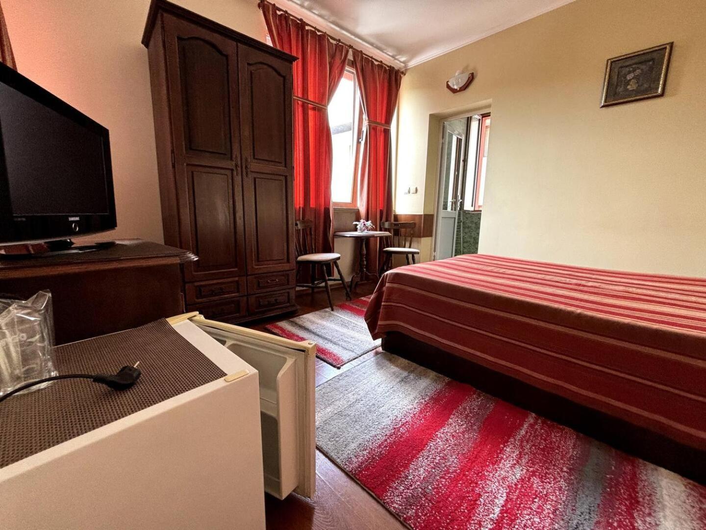 Hotel Rai トリャブナ エクステリア 写真