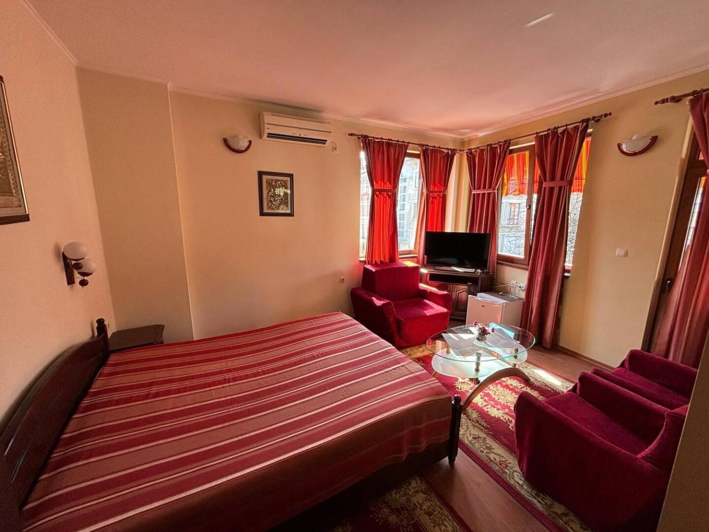 Hotel Rai トリャブナ エクステリア 写真