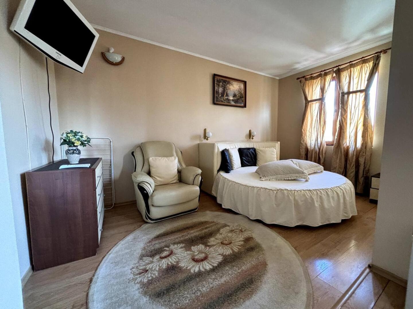 Hotel Rai トリャブナ エクステリア 写真